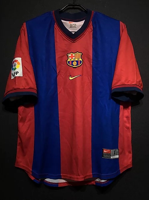 1998-99のFCバルセロナのホームユニフォーム