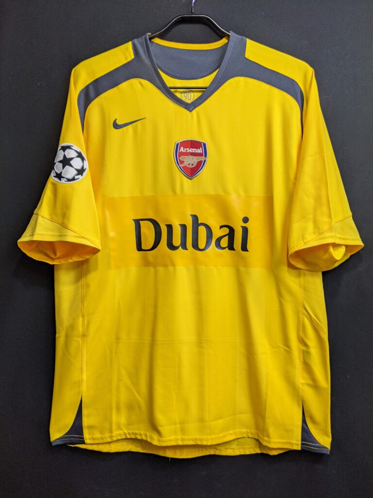 胸スポンサーに見慣れない Dubai の文字が 06 07アーセナル アウェイモデル サッカーユニフォーム狂の唄
